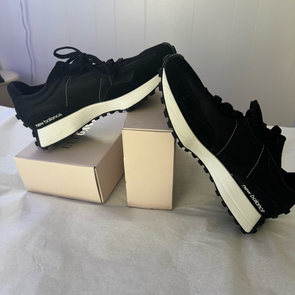 New Balance 327 Black and White Sneakers - Picture 2 of 7